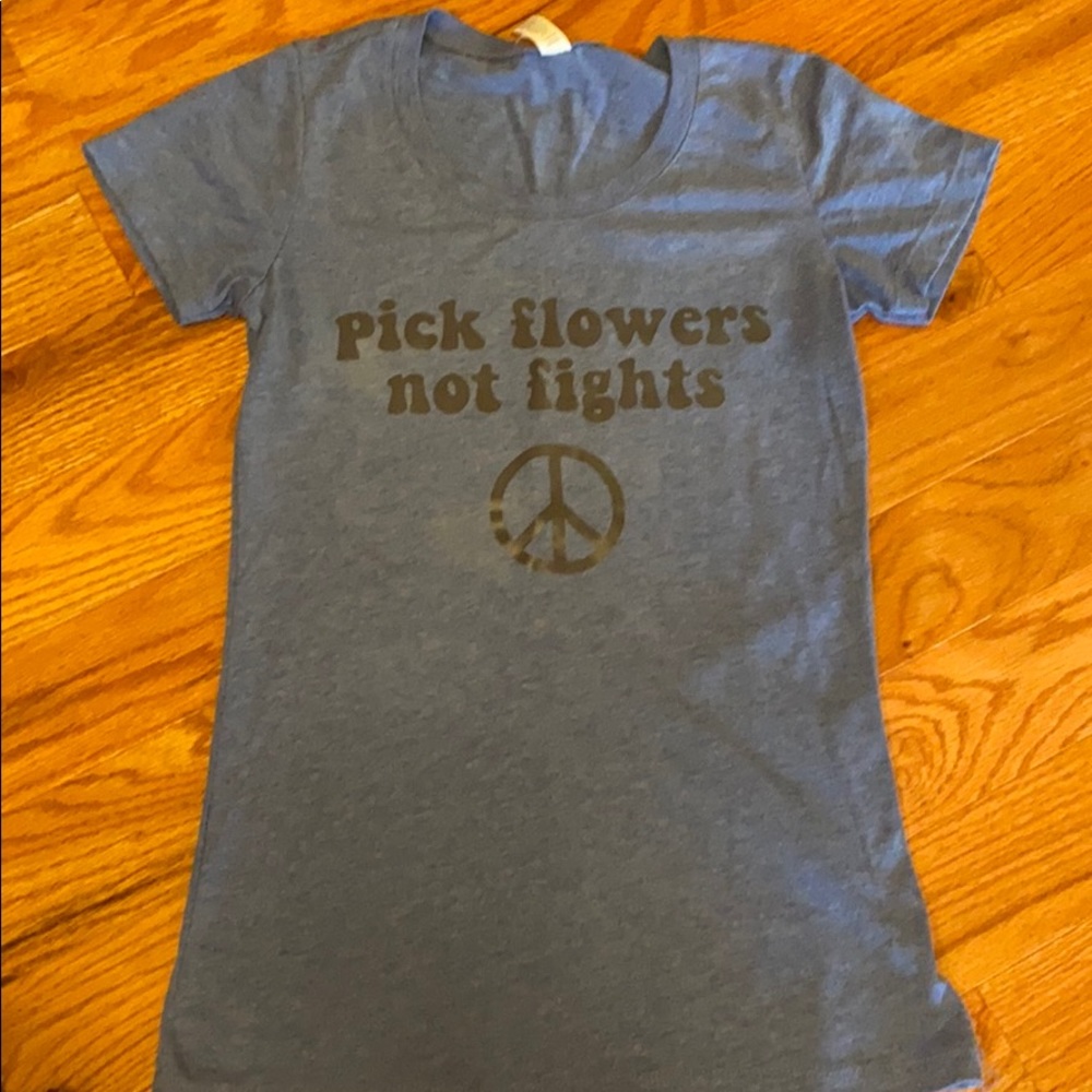 Size small women’s fitted tshirt